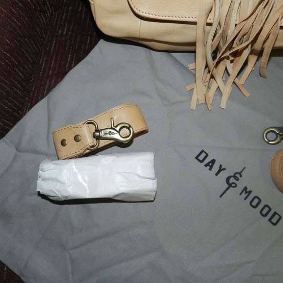 Day & Mood Leather Fringe Padded Sleeve Laptop/Tablet Compartment Bag Camel NWT! - Picture 5 of 13